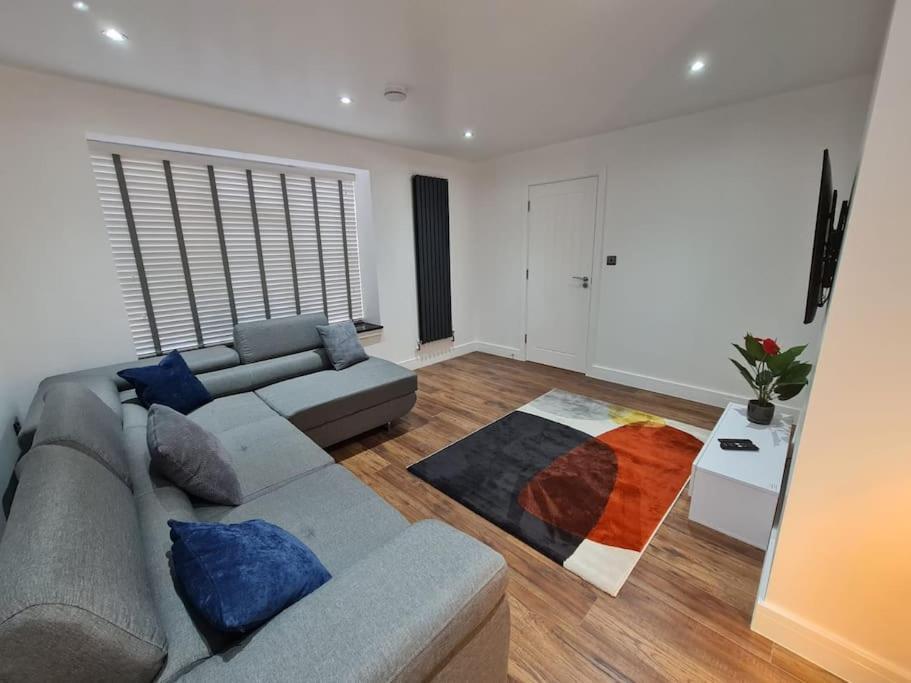 Elm Park Cheerful 4-Bedroom Holiday Home Hornchurch Luaran gambar