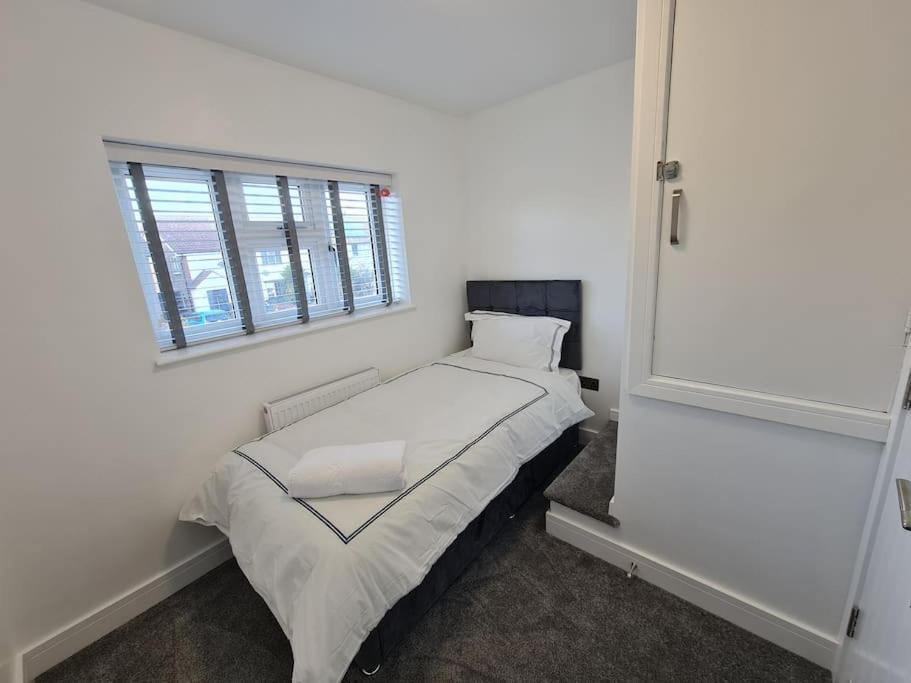 Elm Park Cheerful 4-Bedroom Holiday Home Hornchurch Luaran gambar