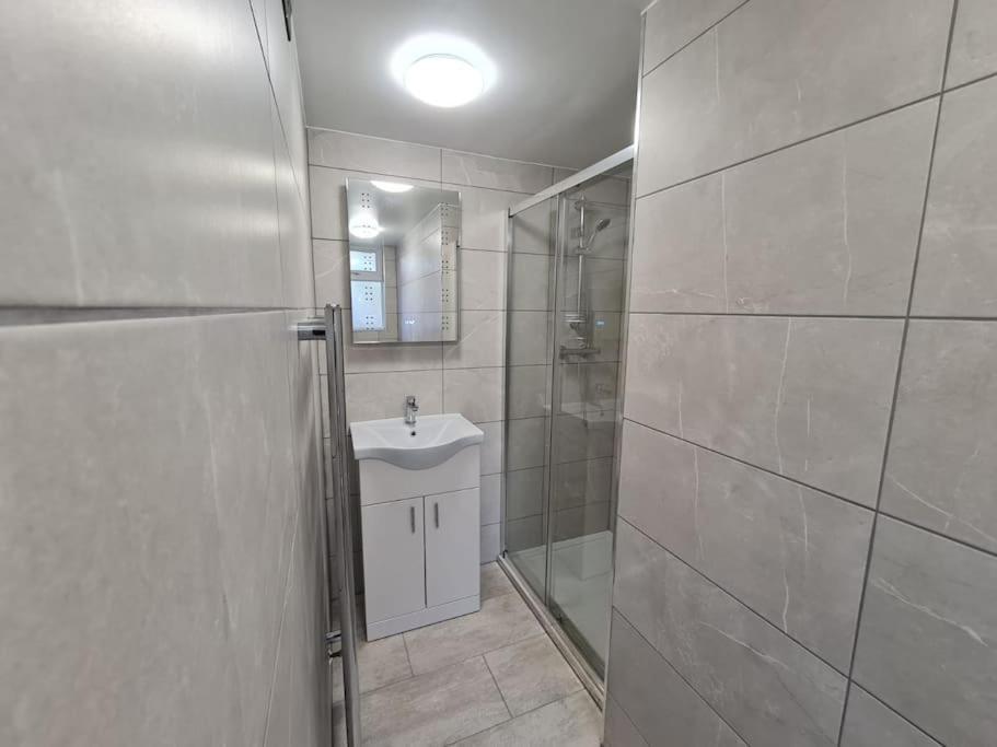 Elm Park Cheerful 4-Bedroom Holiday Home Hornchurch Luaran gambar